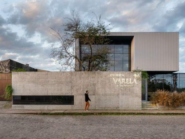 Varela 诊所 / RMK Arquitetura