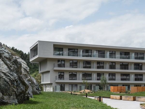 迪奥里特住宅 / Architekti DRNH