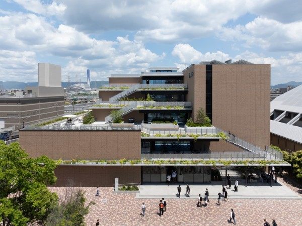 阪南大学 4 号馆 / Nikken Sekkei