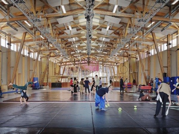 圣但尼弗拉泰利尼学院改扩建工程  / Atelier du Pont