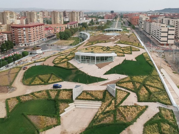 圆顶多式联运车站和费利佩六世公园 / Ábalos + Sentkiewicz arquitectos ...