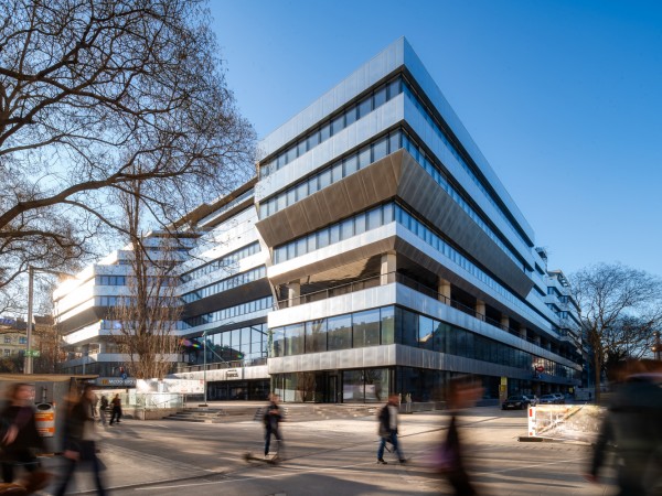 阿尔桑·弗朗西斯区车站办公综合体 / Delugan Meissl Associated Architects + Josef  ...