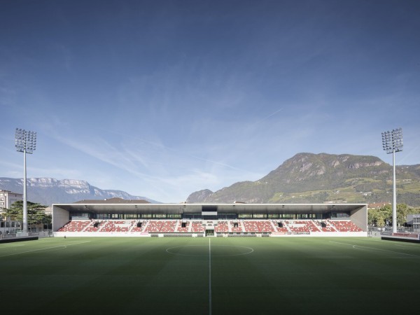 Bolzano Drusus 体育场 / gmp Architects