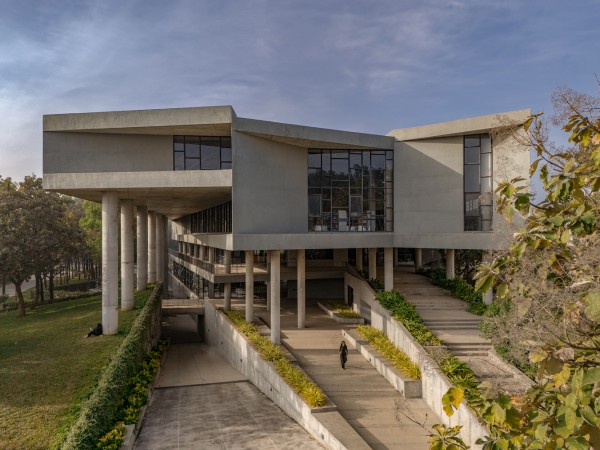 SMVIT 图书馆  / Cadence Architects
