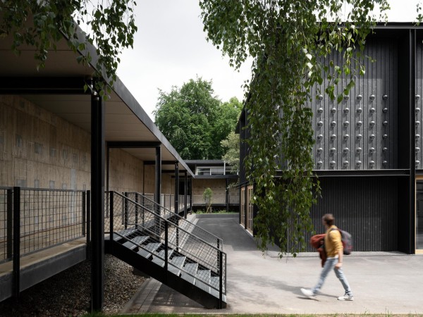 卡塞尔展览馆 / Innauer-Matt Architekten
