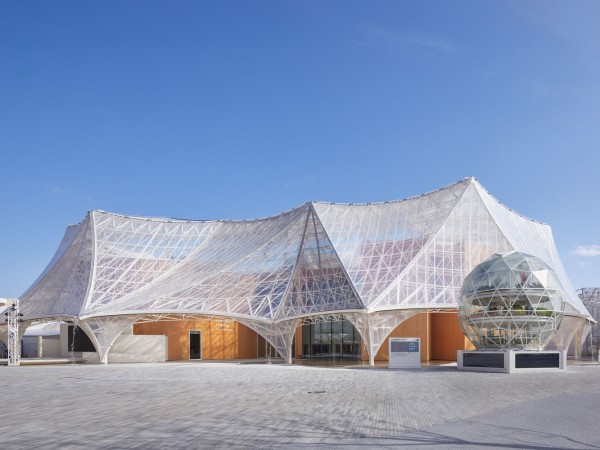 2025 年大阪世博会医疗保健馆“重生之巢” / Tohata Architects & Engineers ...