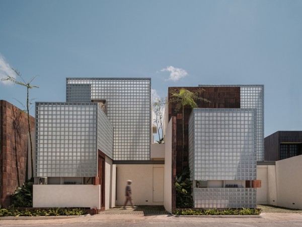 Sipat & Sauh 别墅 / Arkana Architects