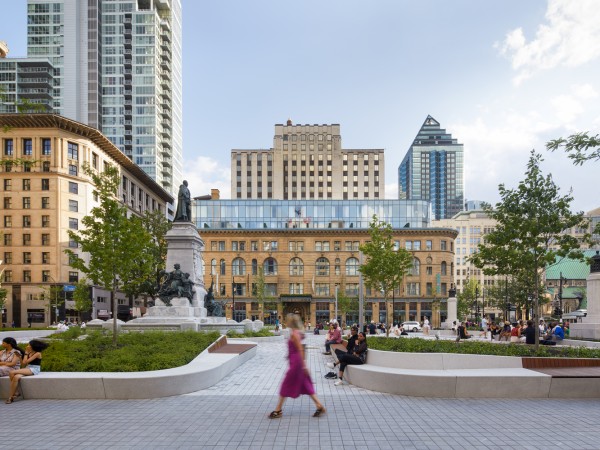 Sainte-Catherine 西街和菲利普斯广场的复兴 / Provencher_Roy