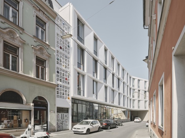 St. John of God 医院 / Dietger Wissounig Architekten
