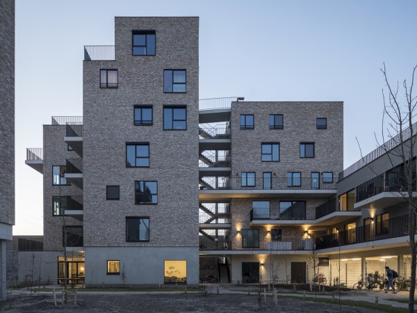 Bijgaardehof 共享社区与健康中心  / BOGDAN & VAN BROECK